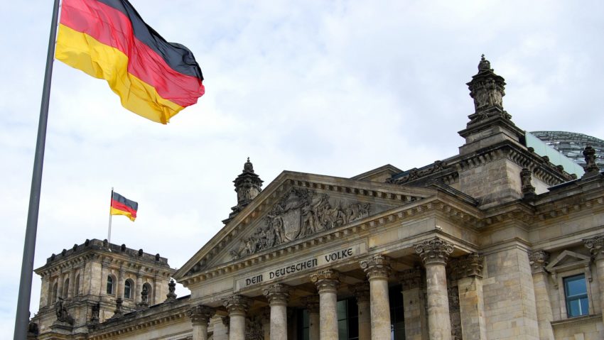 Germania introduce măsuri severe pentru a combate criza imigranţilor