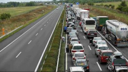 Atenționare de călătorie! Autostrada de la granița Ungariei cu Austria, blocată pe 11 km