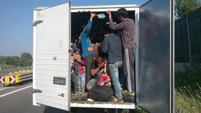 Traficanţii de migranţi riscă închisoarea de la 5 la 12 ani