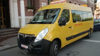 Microbuz şcolar pentru elevii din Tapia şi Măguri