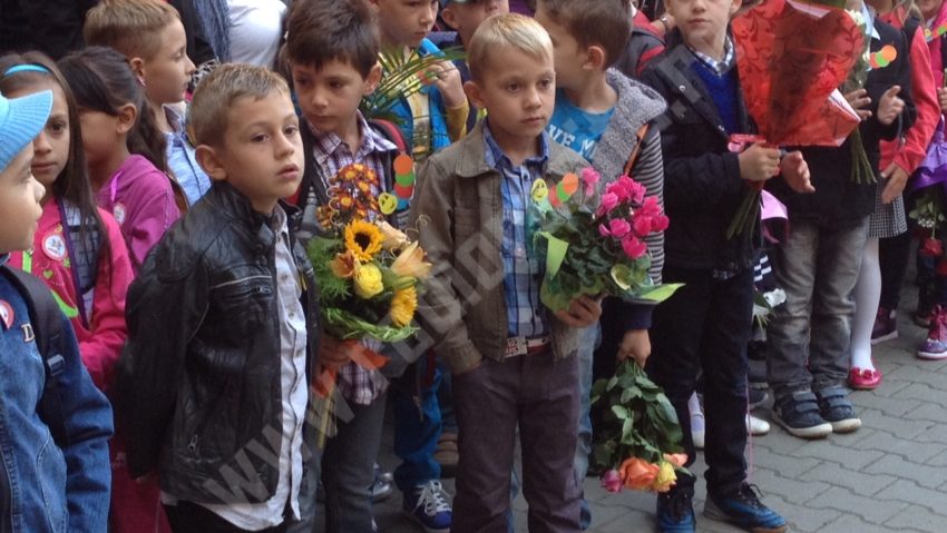 [FOTO] Început de an şcolar la cea mai veche unitate de învăţământ din Banatul de Munte