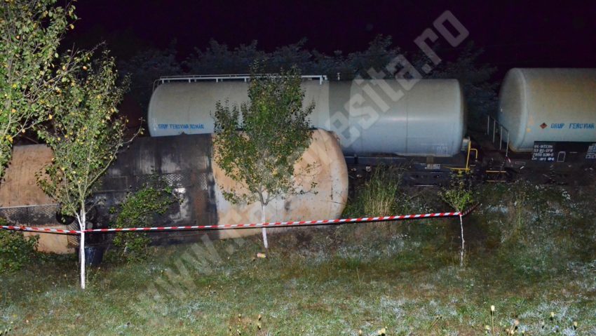 [UPDATE][FOTO] Circulaţia feroviară, în continuare blocată între Caransebeş şi Timişoara. Trenurile circulă pe rute ocolitoare