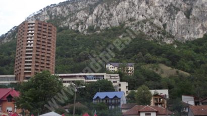 Forfotă în hotelurile şi pensiunile din Herculane în aşteptarea turiştilor