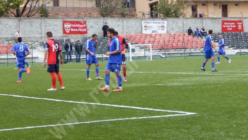 [FOTO] CSM Şcolar Reşiţa rămâne liderul Ligii a 4-a de fotbal Caraş-Severin