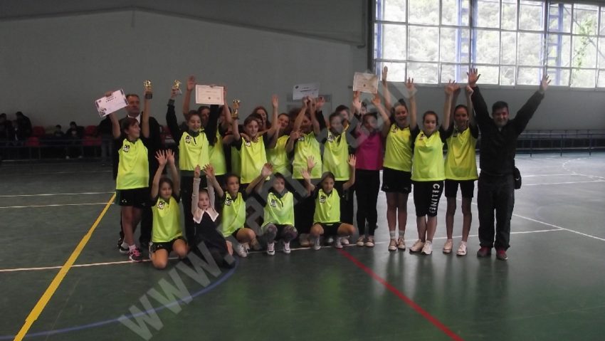 [FOTO] Prevenirea criminalităţii prin… handbal