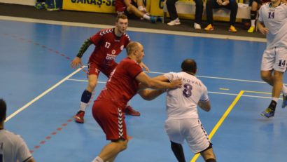 [FOTO] HC Adrian Petrea câştigă derby-ul cu Politehnica Timișoara, scor 20-19