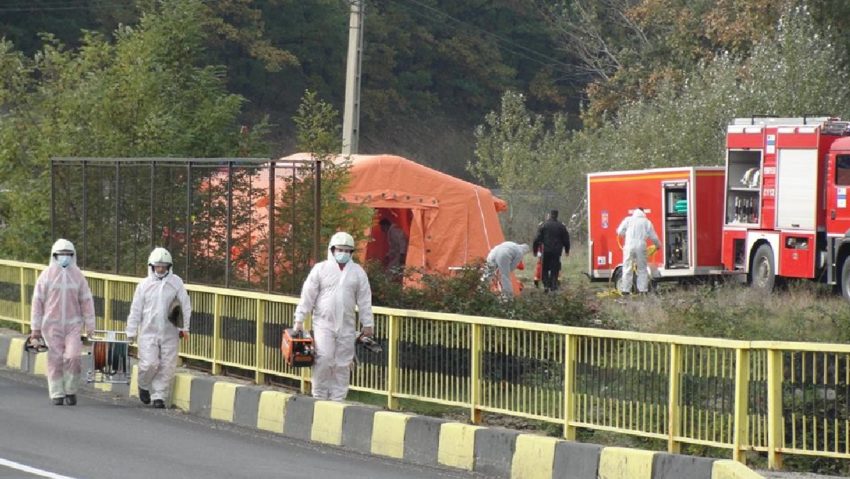 [FOTO] DN 6 a fost contaminat cu substanţe radiologice