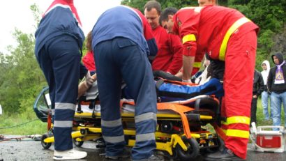 Grav accident de circulaţie pe DN 7, soldat cu 10 răniţi şi o persoană decedată