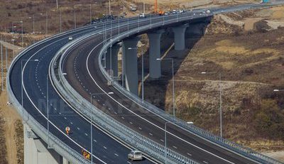 La niciun an de la darea în funcţiune, o parte din autostrada Orăştie-Sibiu trebuie demolată