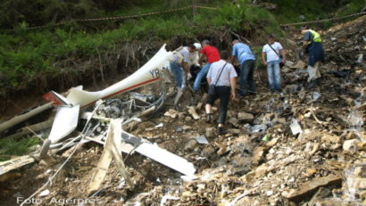 Avion de mici dimensiuni, prăbuşit în pădure