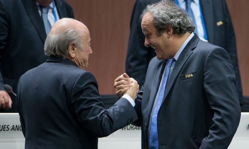 Blatter şi Platini au fost suspendaţi