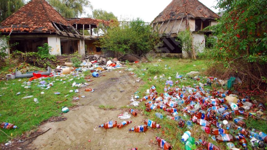 Gropile de gunoi ilegale se înmulţesc la Lugoj