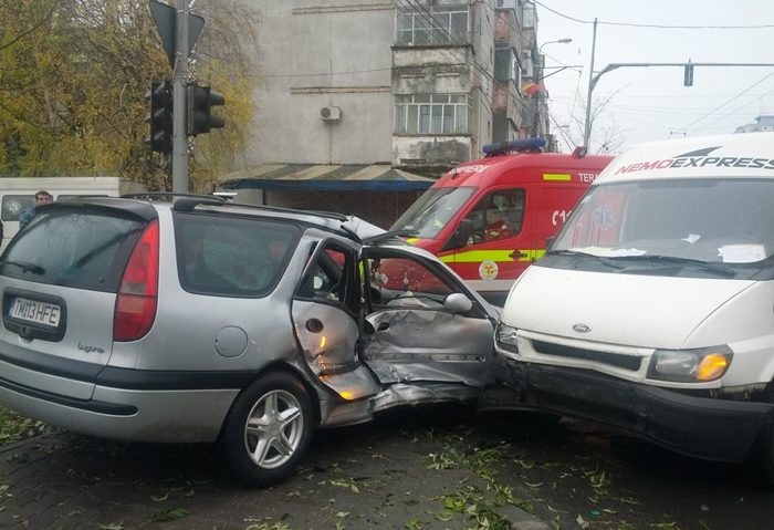 Trafic blocat la ieşirea din Timişoara în urma unui accident