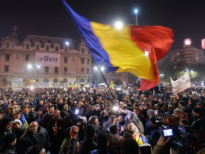 [FOTO] A patra zi de proteste. Mii de oameni au ieşit din nou în stradă în mai multe oraşe ale României