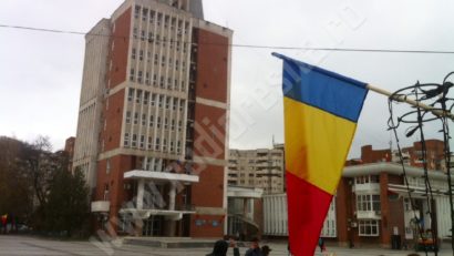 [AUDIO-FOTO] 1 Decembrie în vestul ţării. Radio Reşiţa împarte steguleţe de Ziua Naţională