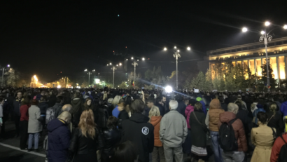 România protestează. Zeci de mii de oameni au ieşit în stradă