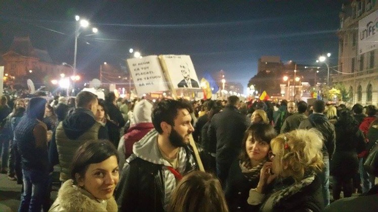 [VIDEO][FOTO] România fierbe! Mii de oameni au ieşit din nou pe străzi în toate oraşele ţării