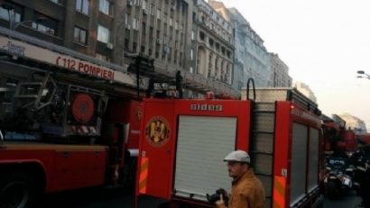 Incendiu la un bloc de pe Bulevardul Magheru. Un bărbat a suferit arsuri