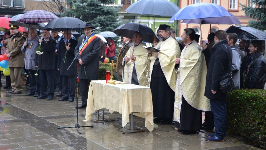 [AUDIO-FOTO] Biserica de Ziua Naţională la… Caransebeş