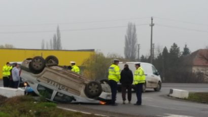 Maşină de poliţie, implicată într-un accident rutier