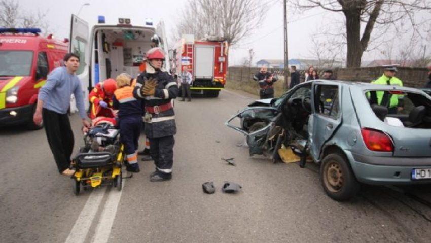 Accident de circulaţie cu cinci persoane rănite