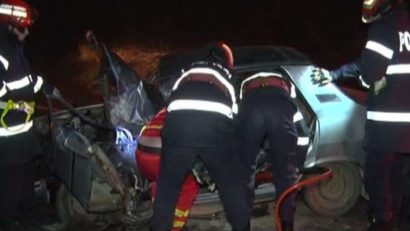 [VIDEO]Şofer mort, după ce a intrat violent sub remorca unui TIR