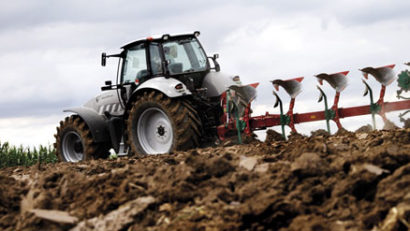 [AUDIO] APIA Caraş-Severin: Fermierii pot depune cererile pentru motorina utilizată la lucrările agricole