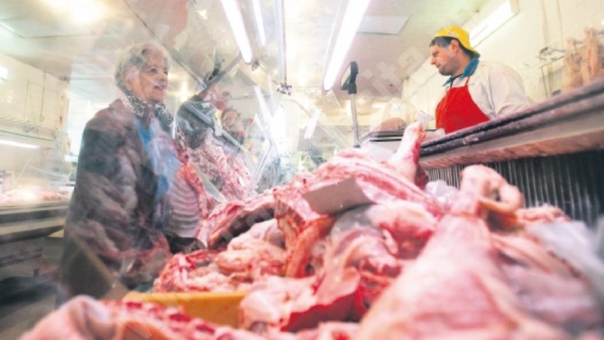 [FOTO-AUDIO] Reşiţenii preferă carnea de porc şi cârnaţii pentru Crăciun