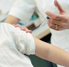 Vaccinarea gratuită a baieţilor împotriva virusului HPV se va face în cabinetele medicilor de familie de la 1 Decembrie