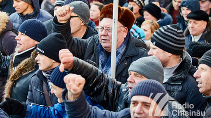 Protestatarii de la Chişinău cer alegeri anticipate