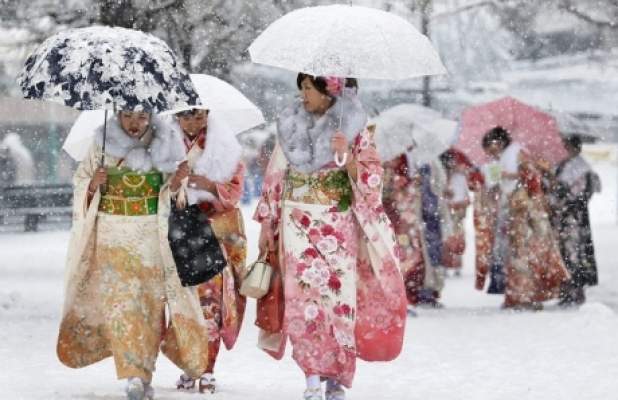 Furtună de zăpădă în Japonia. Traficul auto perturbat în Tokyo