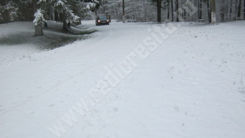 [UPDATE] Traficul rutier, afectat de ninsori. Vezi lista drumurilor închise!