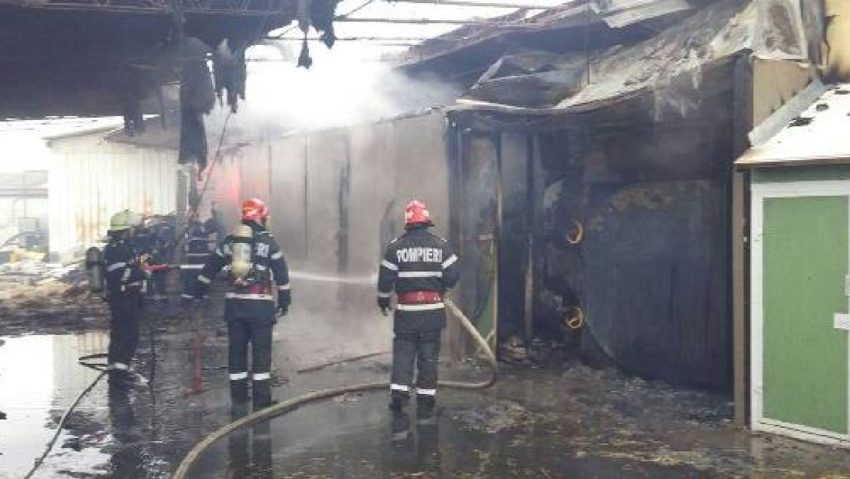 Incendiu la un azil din Timiș. 60 de bătrâni au fost salvați în ultima clipă de pompieri