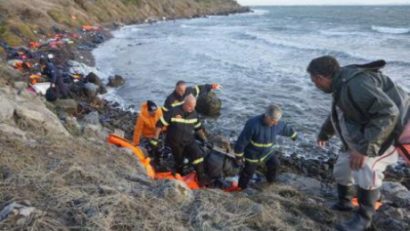 Un copil de doi ani – primul migrant mort în 2016 în Marea Egee