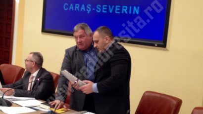 În Consiliul Judeţean Caraş-Severin vine unu, pleacă doi