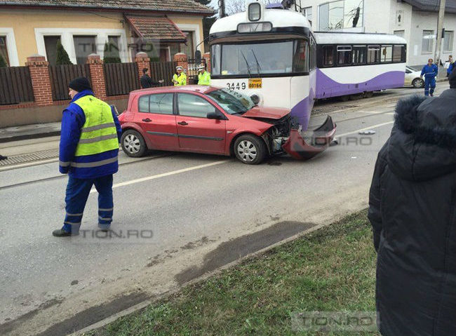 O femeie însărcinată în luna a cincea a provocat un accident rutier în Timișoara