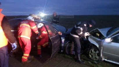 [FOTO] Grav accident de circulaţie în Timiş! Şoferul a rămas încarcerat.