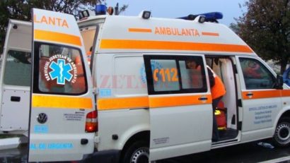 Microbuz implicat într-un accident! 10 persoane transportate la spital