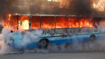 Autobuz în flăcări!