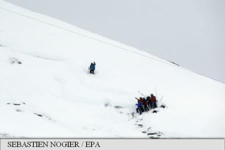 Cinci turişti au murit după ce au fost prinşi de o avalanşă pe o pârtie de schi din Austria