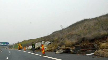 Mal de pământ, prăbuşit pe un tronson de autostradă din Timiş. Cum se circulă acum?