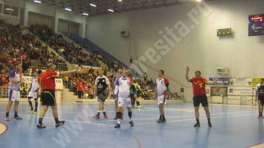 [FOTO] HC Adrian Petrea a pierdut meciul cu Steaua din etapa a 23-a a Ligii Naţionale de handbal masculin