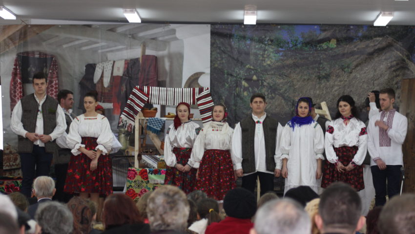 [FOTO] Tradiţii ucrainene promovate prin teatru