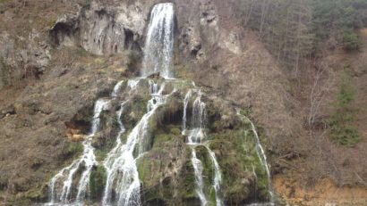 [FOTO-VIDEO] Minunile de lângă noi: Cheile Minişului – Cascadele Kirşa şi Bigăr, primăvara