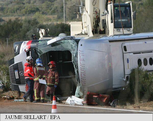 [FOTO] 14 persoane au murit într-un accident în care a fost implicat un autocar cu studenţi Erasmus