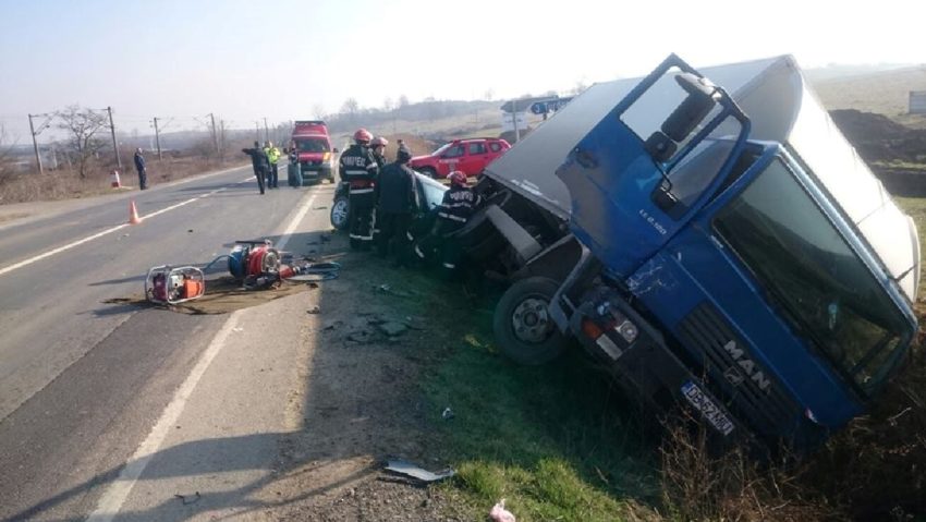 [FOTO] Accident cu două victime în apropiere de Turdaş