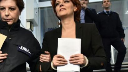 Primarul Craiovei, Lia Olguţa Vasilescu, a fost reţinut de procurorii Direcţiei Naţionale Anticorupţie.