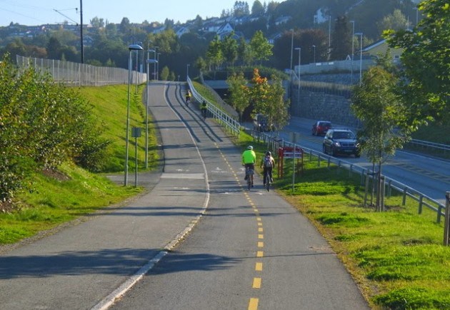 Norvegia investeşte 1 miliard de dolari în construcţia de autostrăzi pentru biciclete