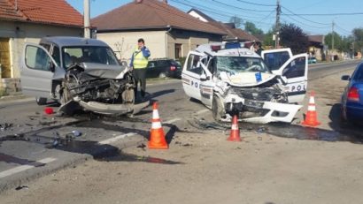 [UPDATE] Grav accident la Oţelu Roşu. Trei poliţişti au ajuns în stare gravă la spital