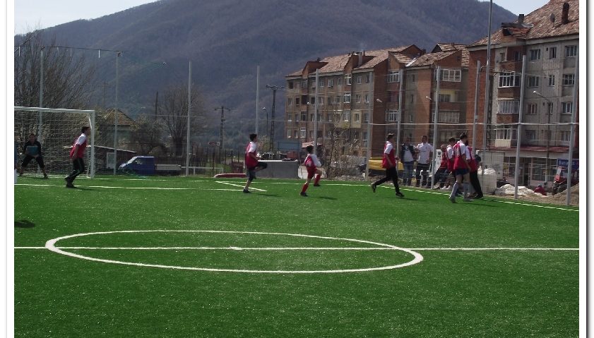 [FOTO]Primul teren de minifotbal cu nocturna pe valea cernei!